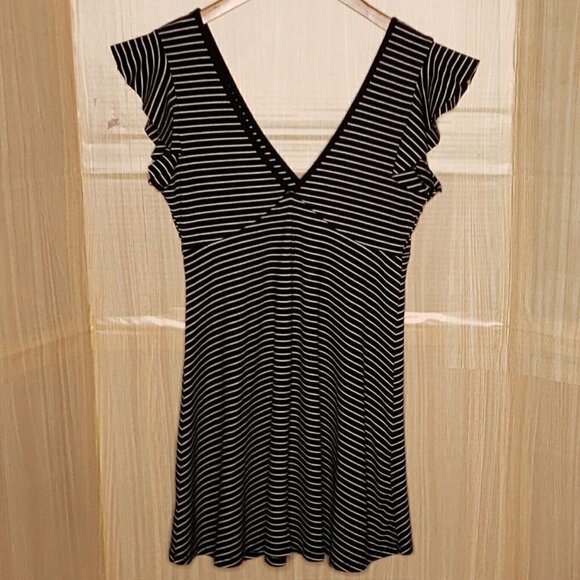 Wild Fable Womens Black White Stripe V Neck Knit Short Dress Medium - Picture 1 of 4